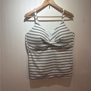 FRESHWATER 2X white w/ black horizontal stripes. Excellent. Molded cups.